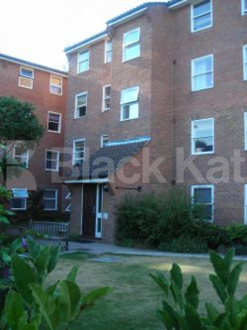 			2 Bedroom, 1 bath, 1 reception Flat			 Weaver Way, CAMDEN NW1